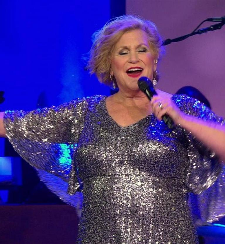 Sandi Patty - Love In Any Language (Live)