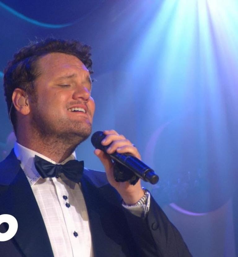 Ave Maria / The Lord's Prayer (Medley)[Live] - David Phelps